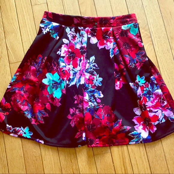 CHARLOTTE RUSSE HIGH WAISTED FLORAL MINI SKIRT - Picture 6 of 8